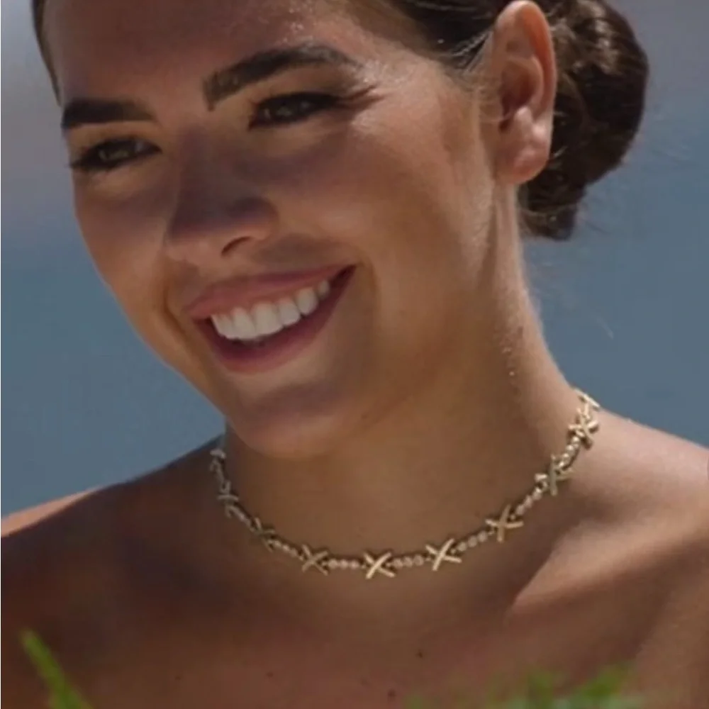 Dazzling Gold Necklace - Picture 4 of 8